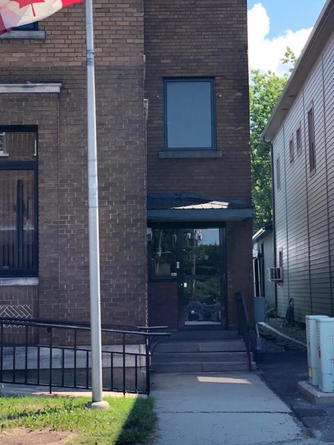 Sutton - Condo Au Coeur Du Village Luaran gambar